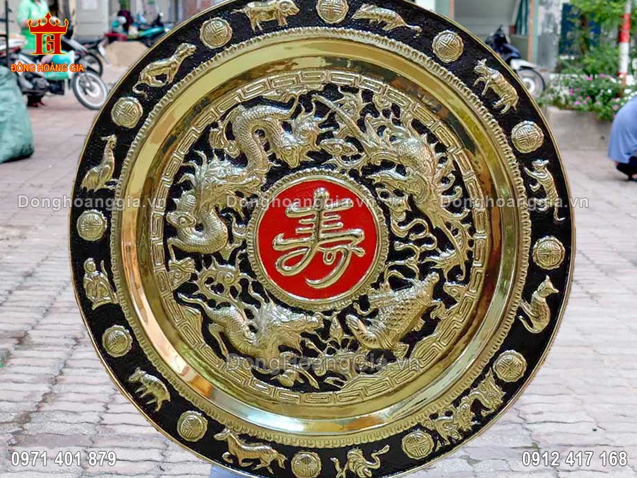 Bức tranh được nghệ nhân của Hoàng Gia chế tác hoàn toàn thủ công truyền thống